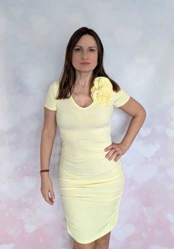 Sukienka z kwiatową aplikacją żółta