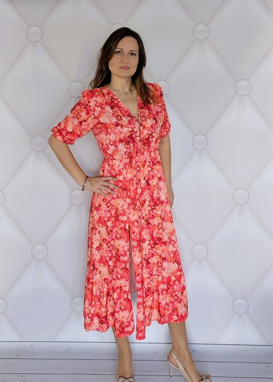 Kwiecista sukienka maxi z rozcięciem-elegancja i komfort czerwono różowa