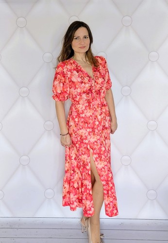 Kwiecista sukienka maxi z rozcięciem-elegancja i komfort czerwono różowa