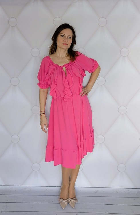 Sukienka z falbankami-romantyczna i stylowa różowa