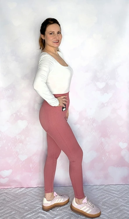 Legginsy bezszwowe high waist- prążkowana tekstura push up antyczny róż