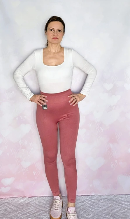 Legginsy bezszwowe high waist- prążkowana tekstura push up antyczny róż