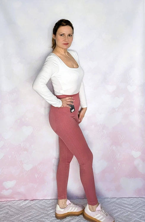 Legginsy bezszwowe high waist- prążkowana tekstura push up antyczny róż