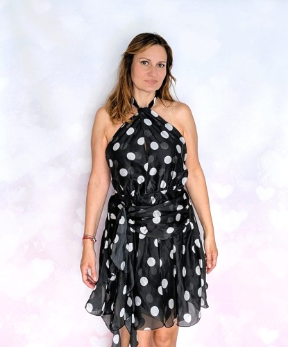 Sukienka letnia w grochy- elegancja w stylu retro czarna