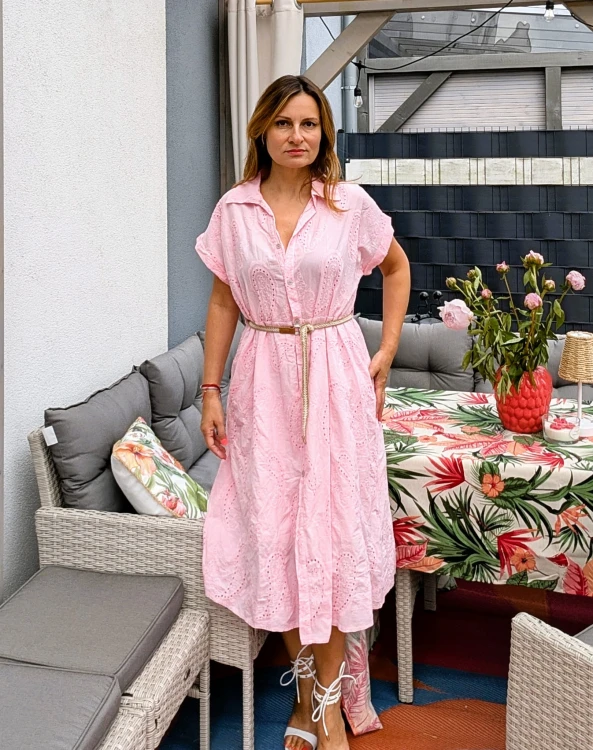 Bawełniana sukienka ażurowa - Twój wybór na lato różowa