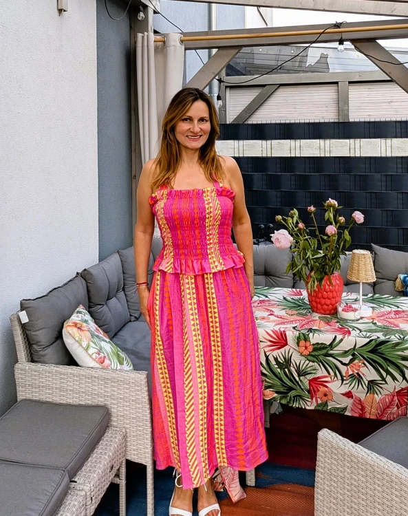 ​Zwiewna sukienka maxi z bawełny – Twój letni niezbędnik różowa
