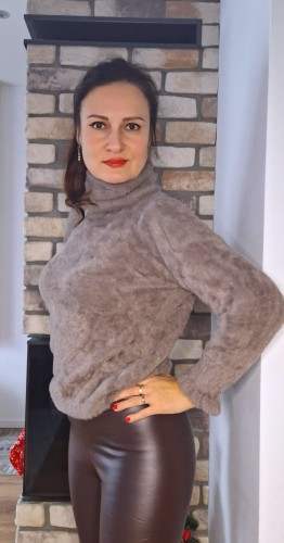 Sweter z golfem mokka